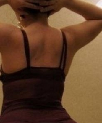 Изысканная и чувственная красавица приглашает провести вечер в интимной обстановке. Я знаю, как доставить настоящее удовольствие и исполнить твои желания. Позволь себе немного беззаботности! 3963, 40 лет